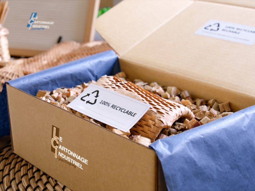 Le carton est fabriqué à partir de matériaux renouvelables et peut être recyclé de nombreuses fois
